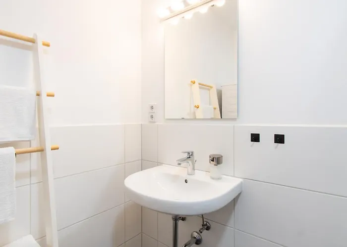 Luxurioeses Apartment, 10min Innenstadt, Parkplatz Appartement *